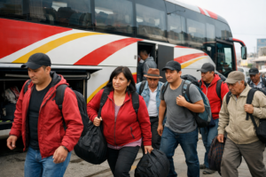 CIUDADANOS PERUANOS LLEGAN A VOTAR